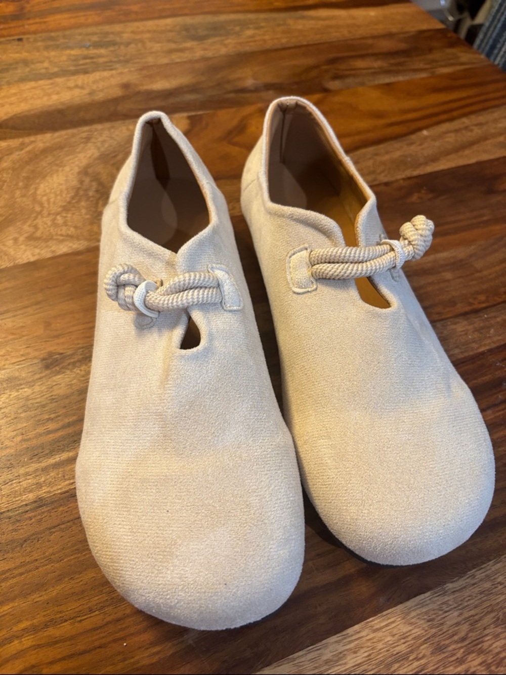 Women's Cream Suede Knot-Accent Slip-On Shoes
